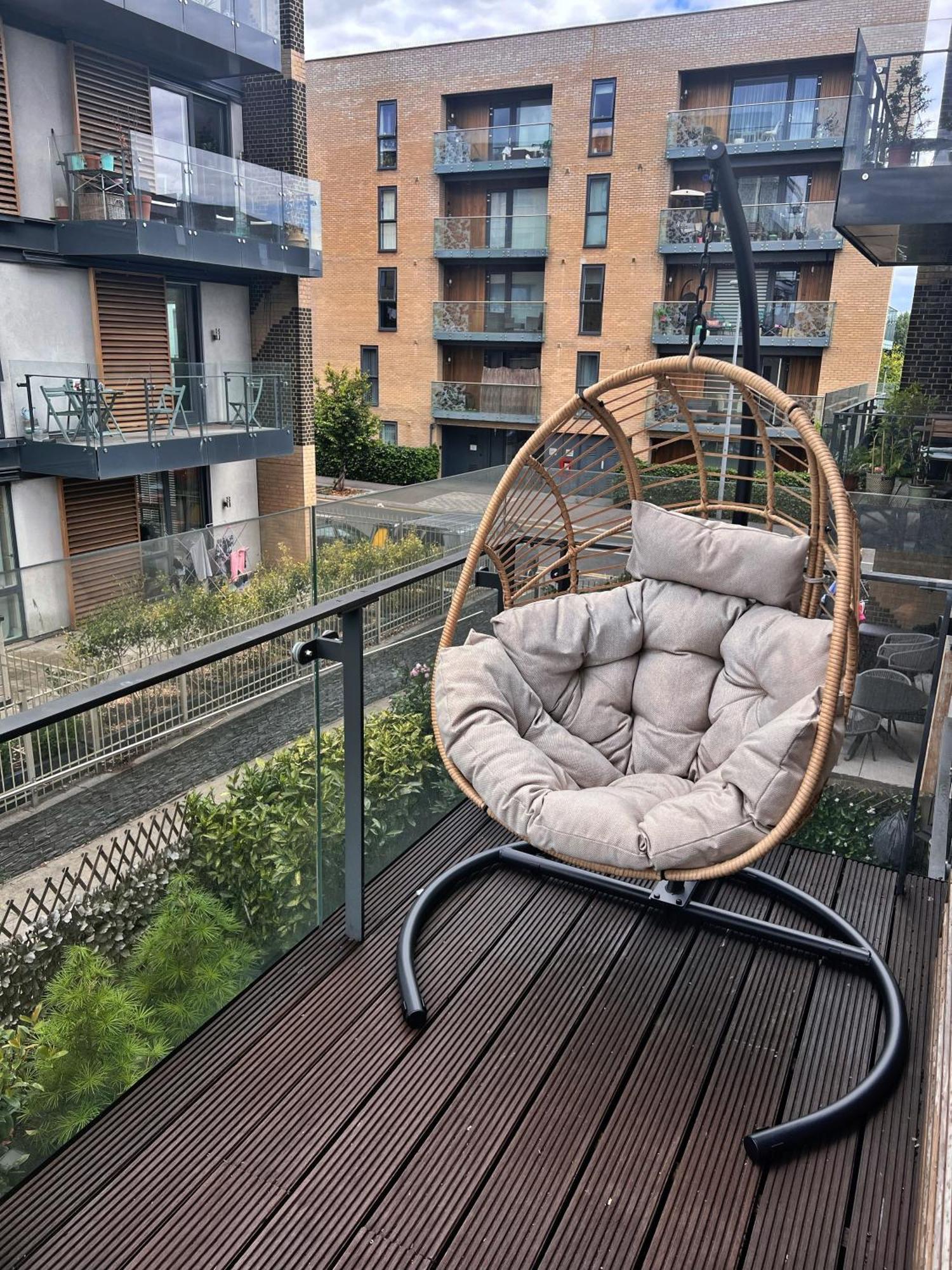Apartment Bright Modern 2-bed With 2-bath & Balcony View London