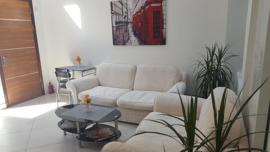 Guest house Paradise Accomodation London