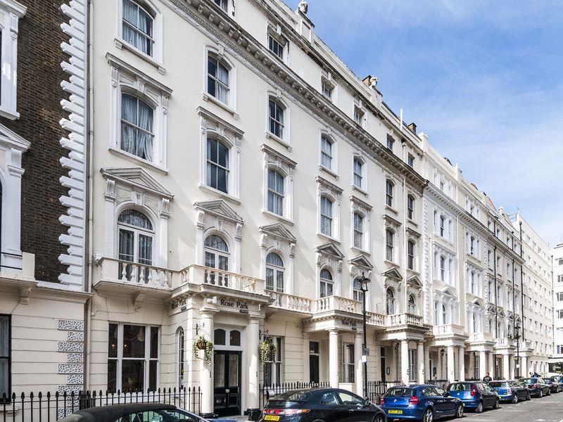 Hotel Rose Court 3*