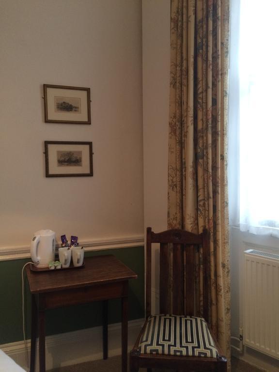 Hotel Crescent London