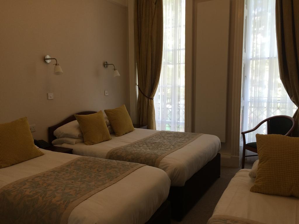 Hotel Crescent 3*