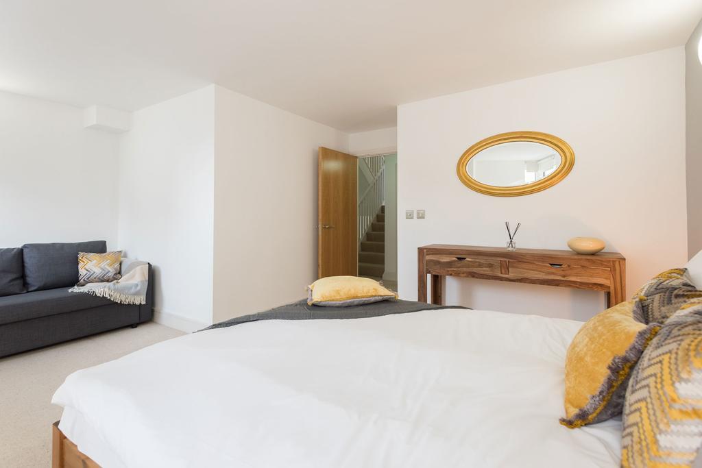 Creed 3 Bed Bridge House * London