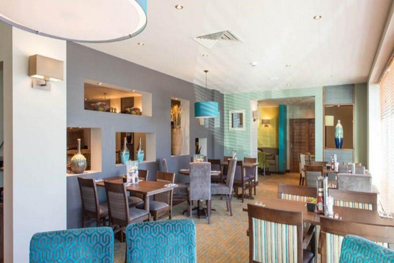 Hotel Premier Edmonton 3*
