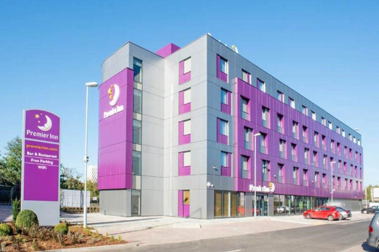 Premier Edmonton Hotel 3*