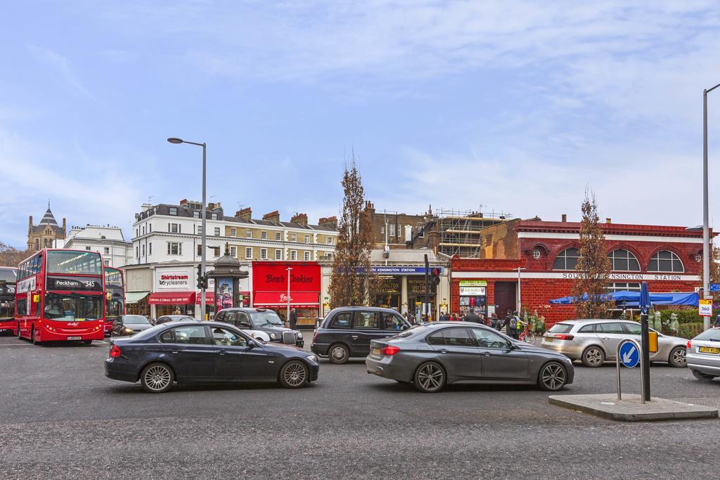 South Kensington X4, *