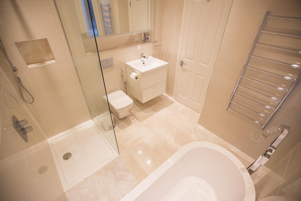 Luxury 2 Bed/bath Next To Hyde Park * Londen