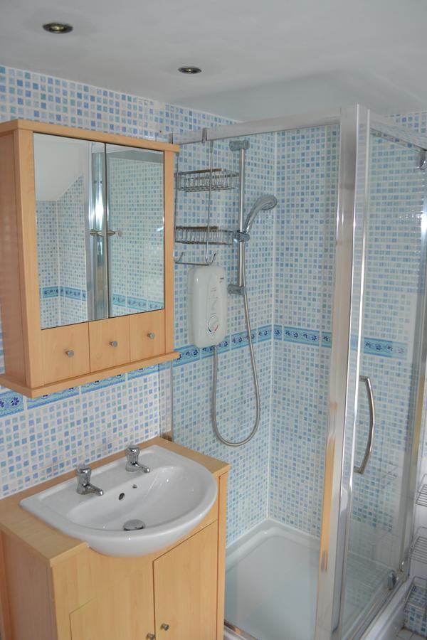 2 Bedroom House -ealing Ferienhaus