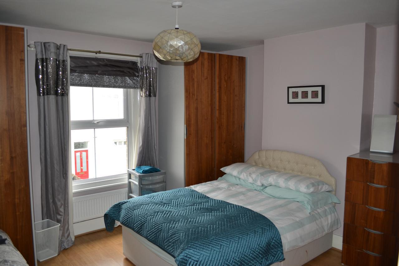 Ferienhaus 2 Bedroom House -ealing London
