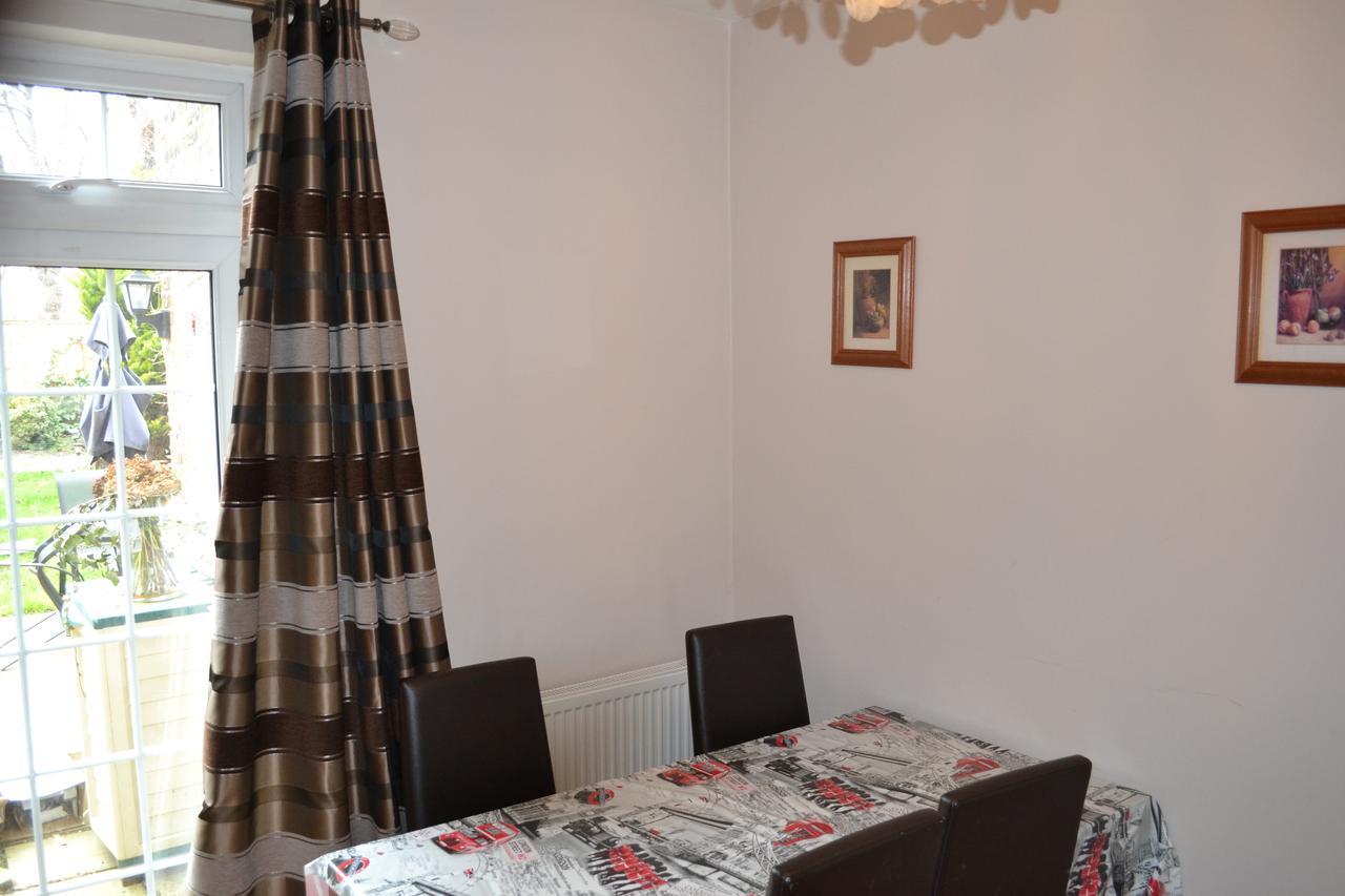 2 Bedroom House -ealing Ferienhaus *