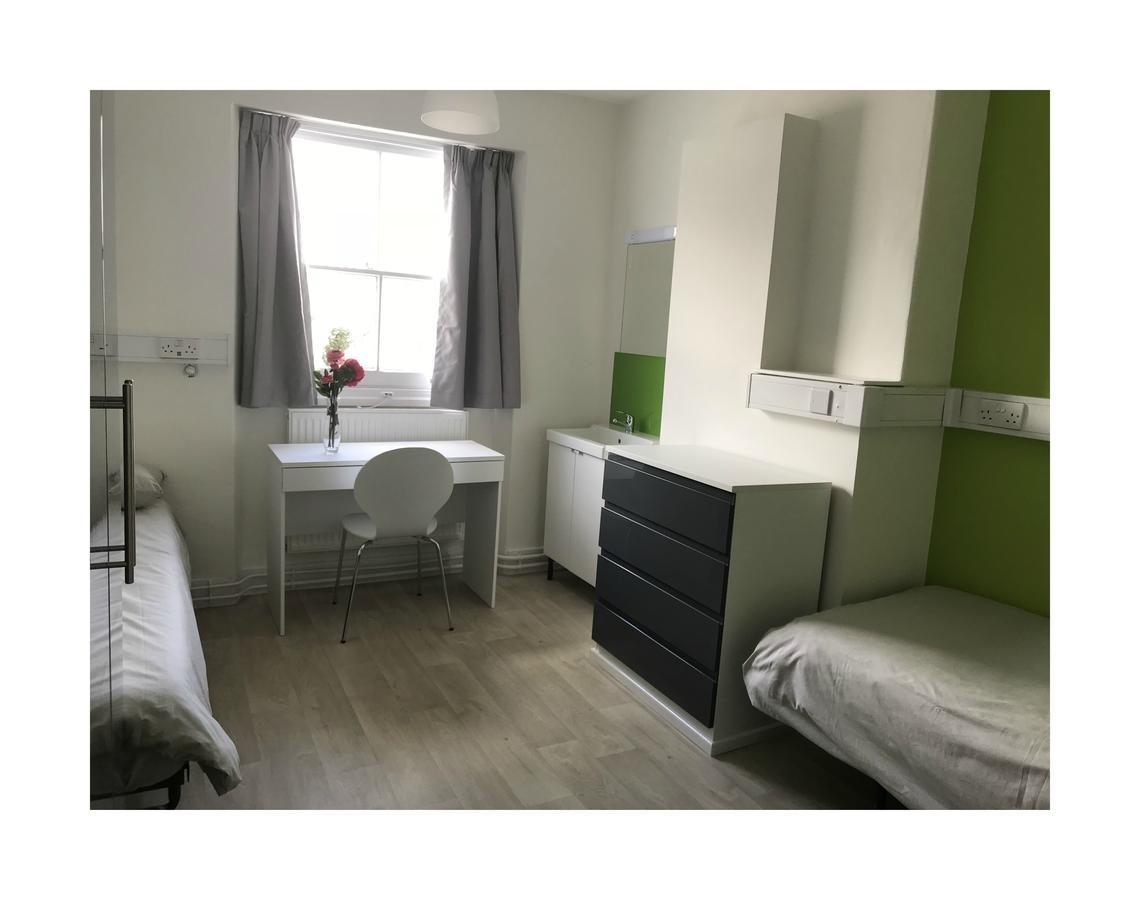 Hostal Leinster House