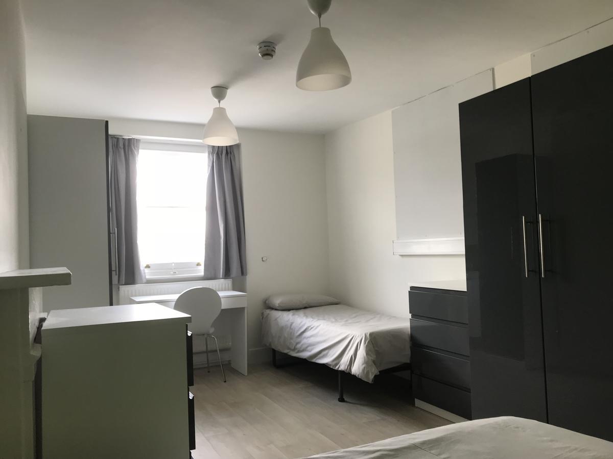 Leinster House Hostal *