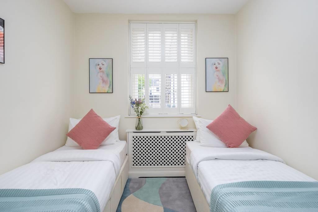 Cornwall Gardens By Lime Street * Londen