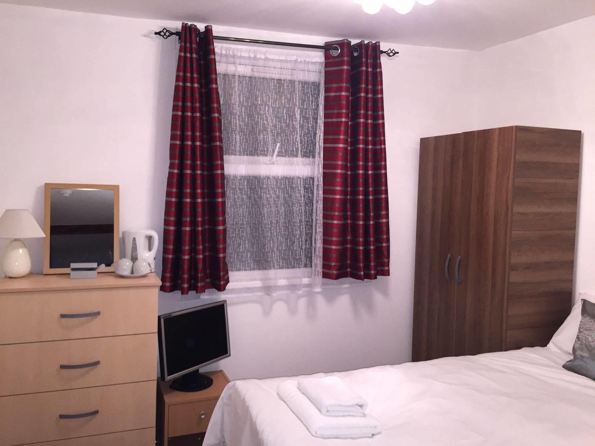 Guest house Paradise Accomodation London