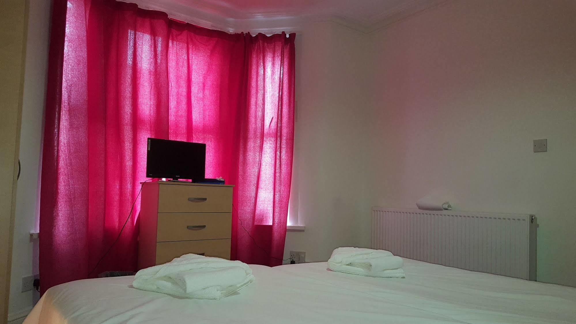Guest house Paradise Accomodation London