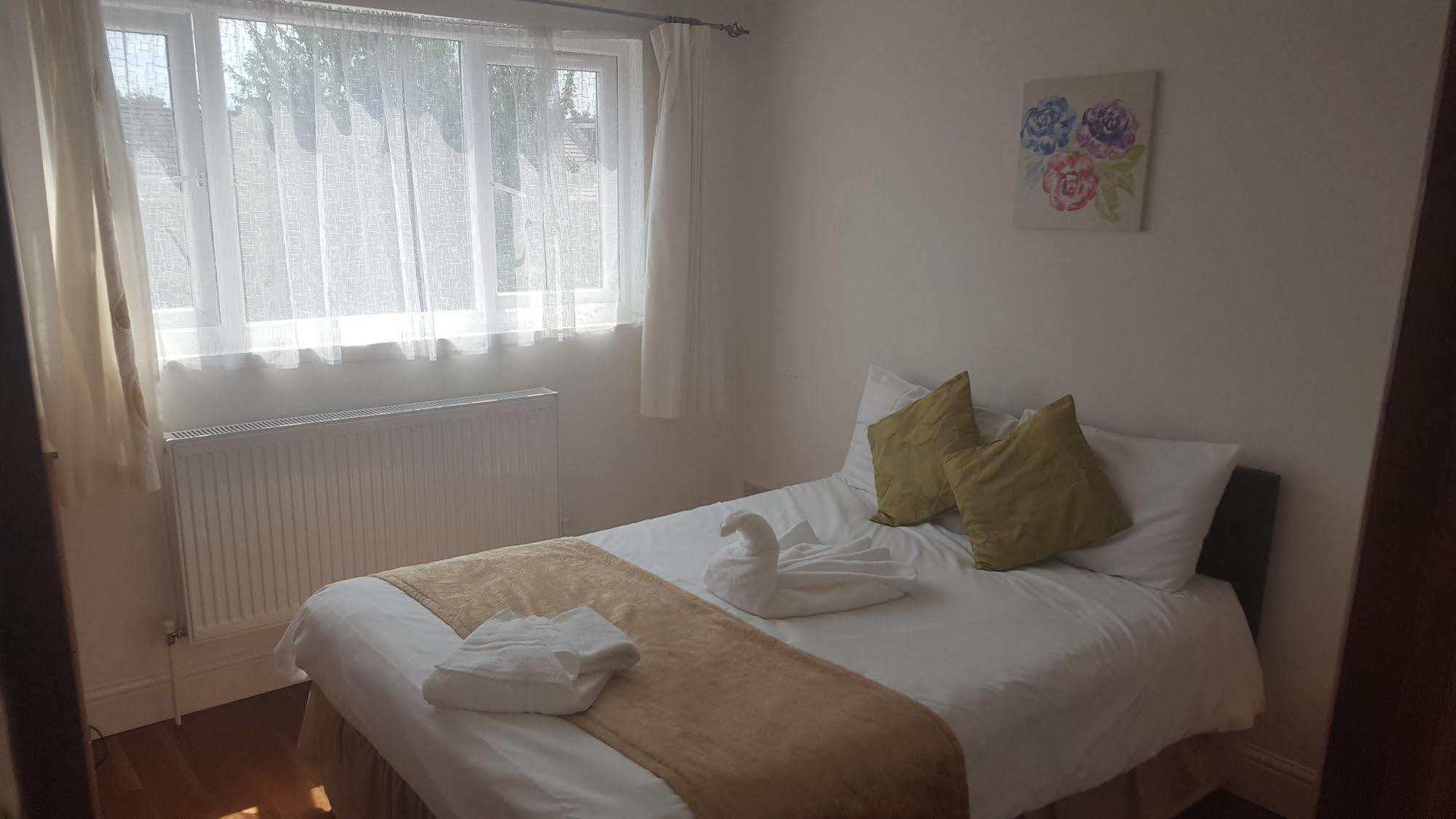 Guest house Paradise Accomodation London