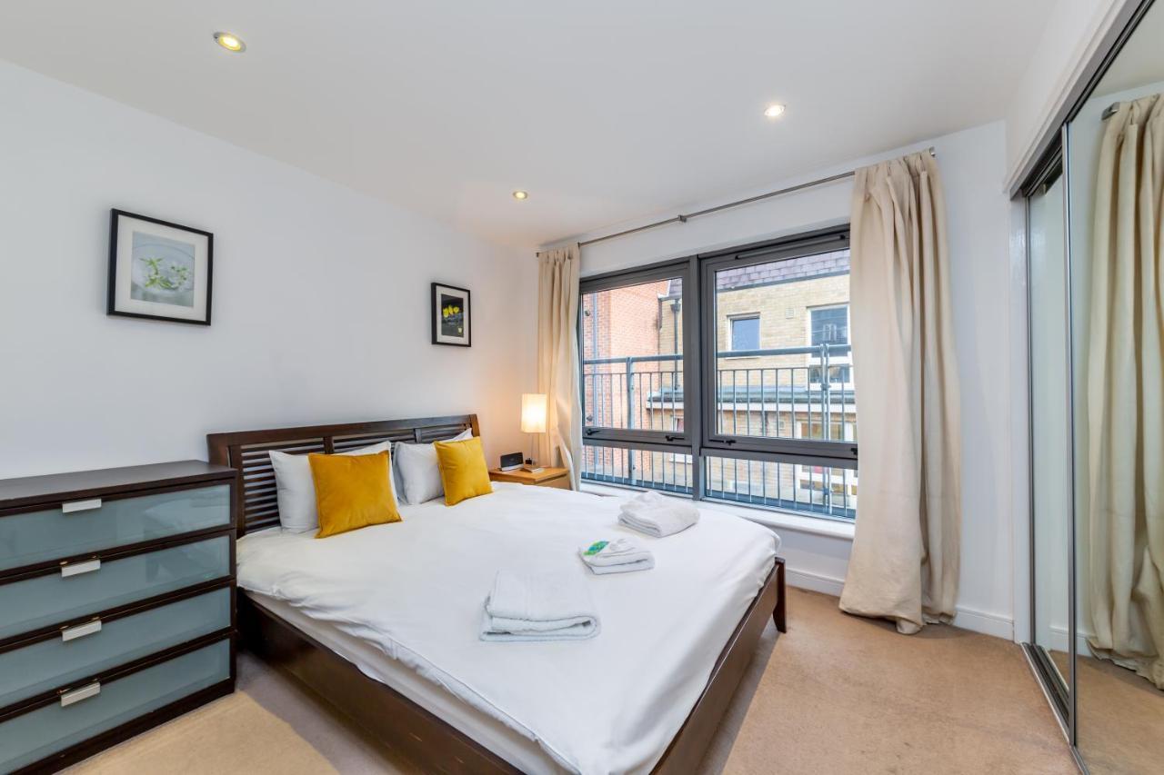 2 Bed Executive Next To Liverpool Street Free Wifi By Aparts Apartment London