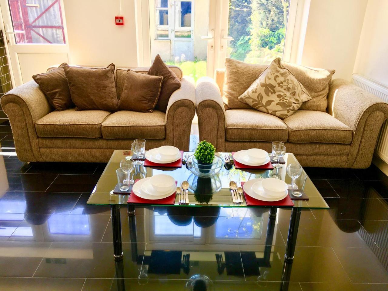 2 Bedroom Apartment, Kitchen, Reception&private Garden London