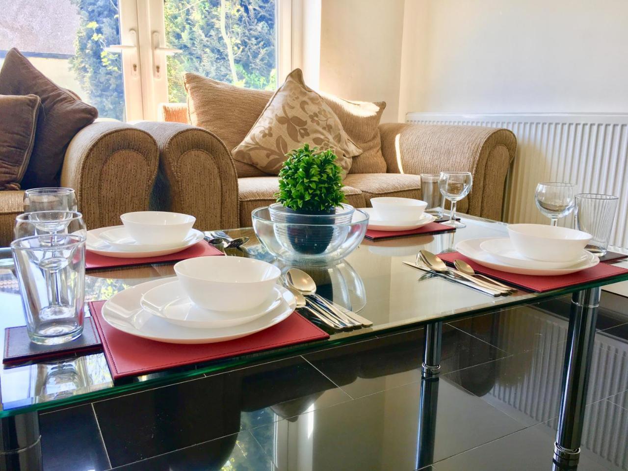 2 Bedroom Apartment, Kitchen, Reception&private Garden