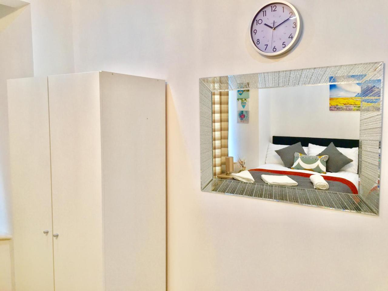 2 Bedroom Apartment, Kitchen, Reception&private Garden Apartment *
