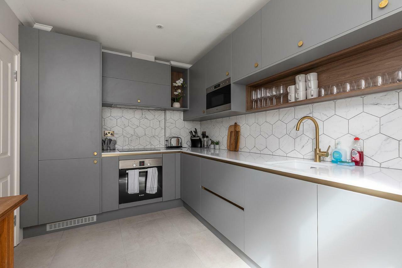 Beautiful In The Heart Of Mayfair Apartment *