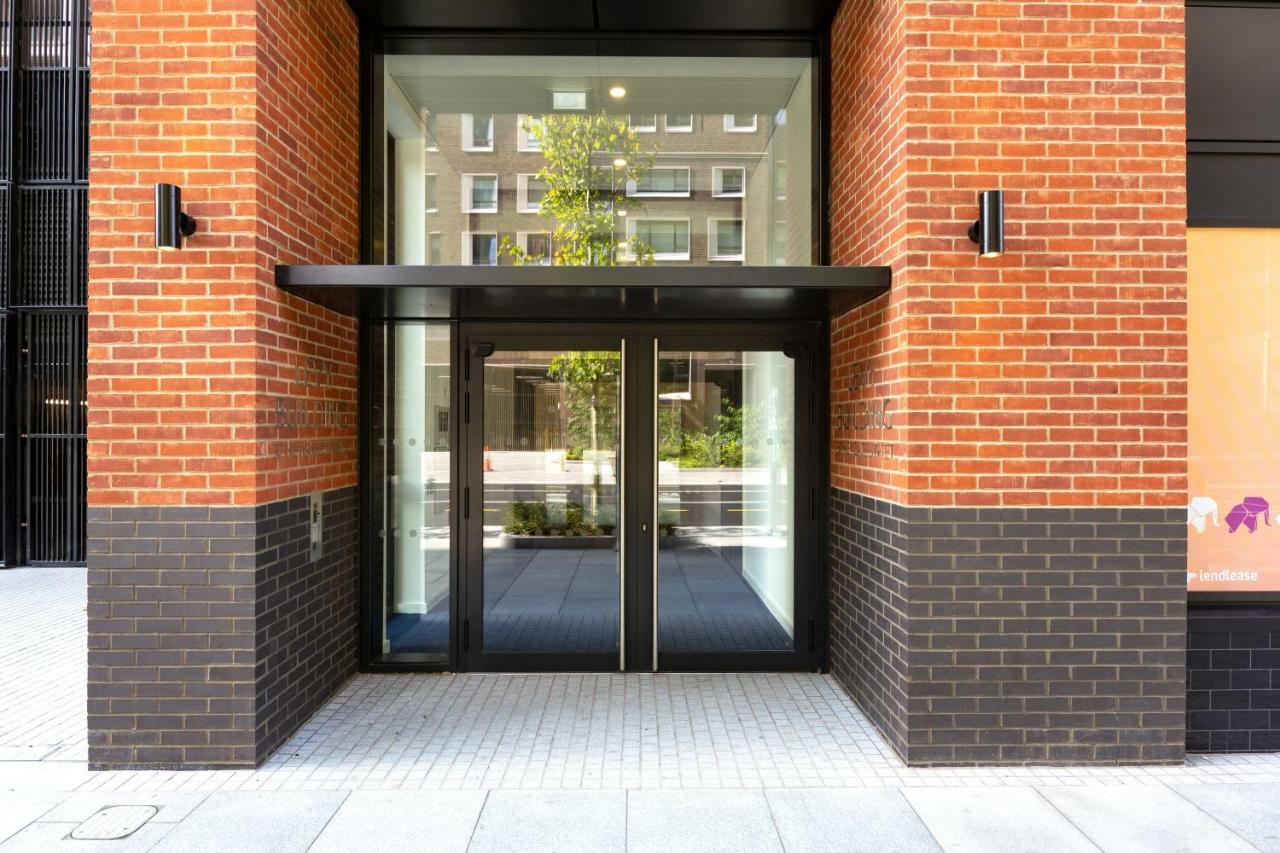 Two Bedroom Serviced With Balcony In Weymouth Building, Deacon Street Londen