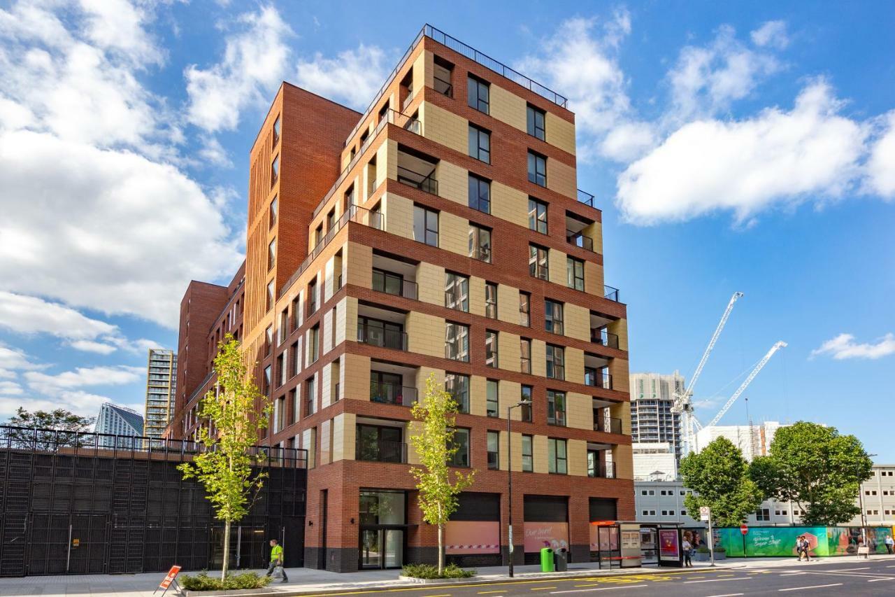 Two Bedroom Serviced With Balcony In Weymouth Building, Deacon Street Londen