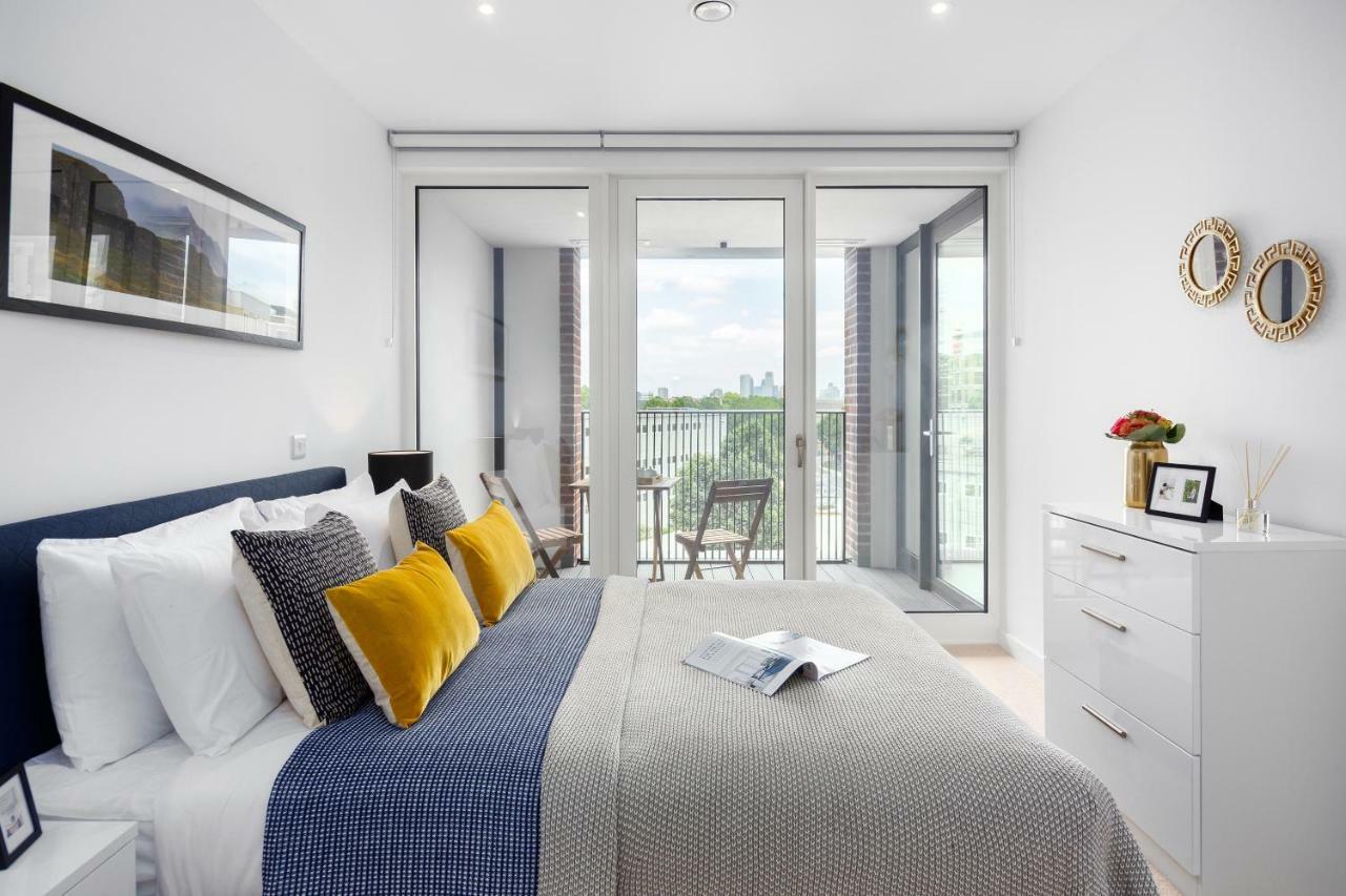 Two Bedroom Serviced With Balcony In Weymouth Building, Deacon Street * Londen