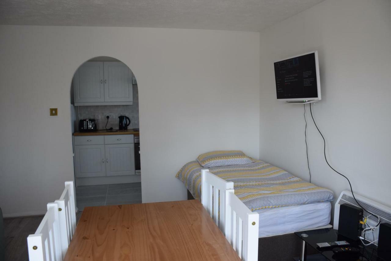 1 Bedroom Ponders End Appartement Londen
