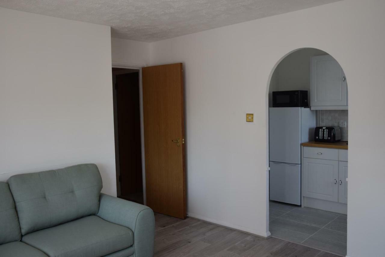 1 Bedroom Ponders End *