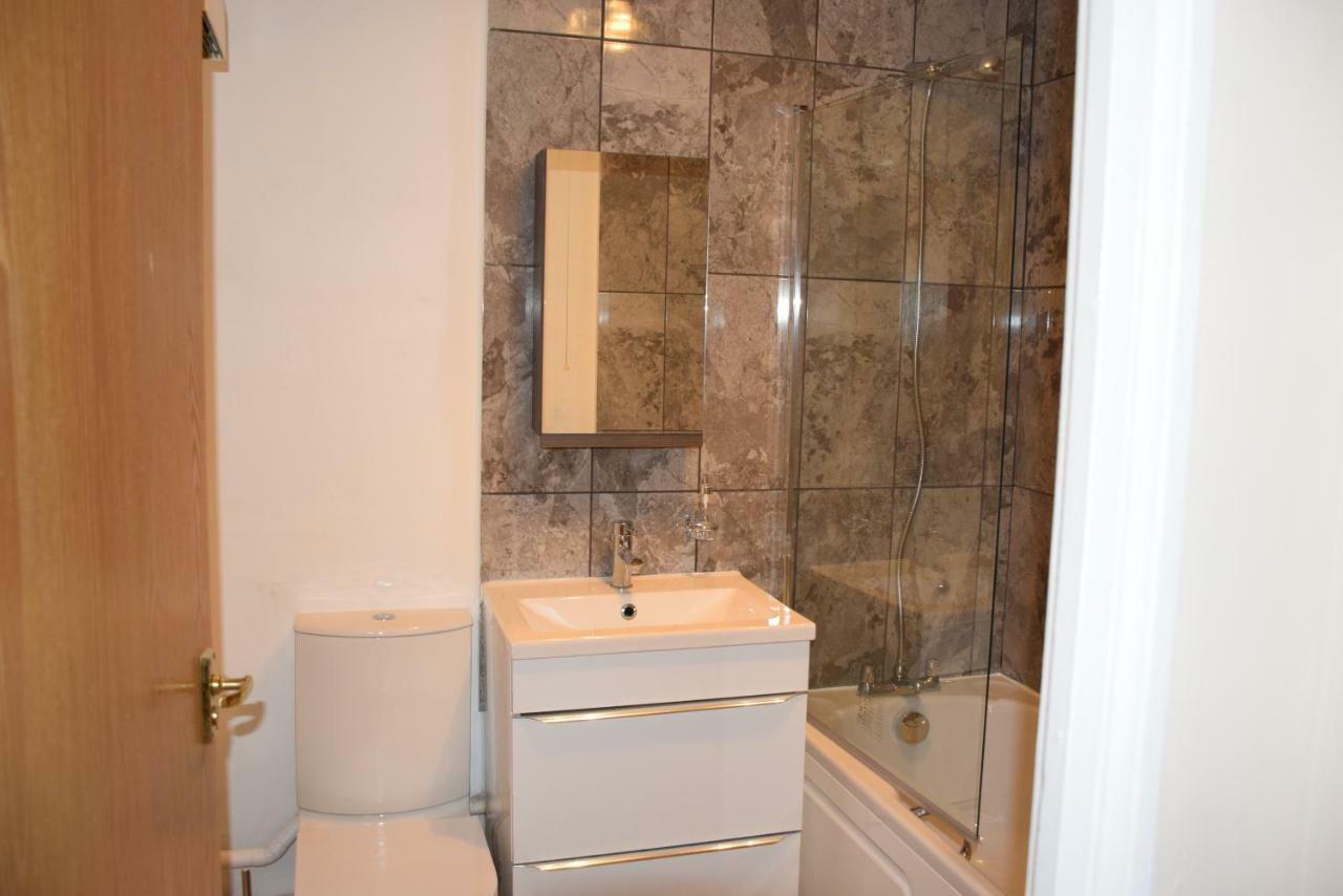 1 Bedroom Ponders End Londen