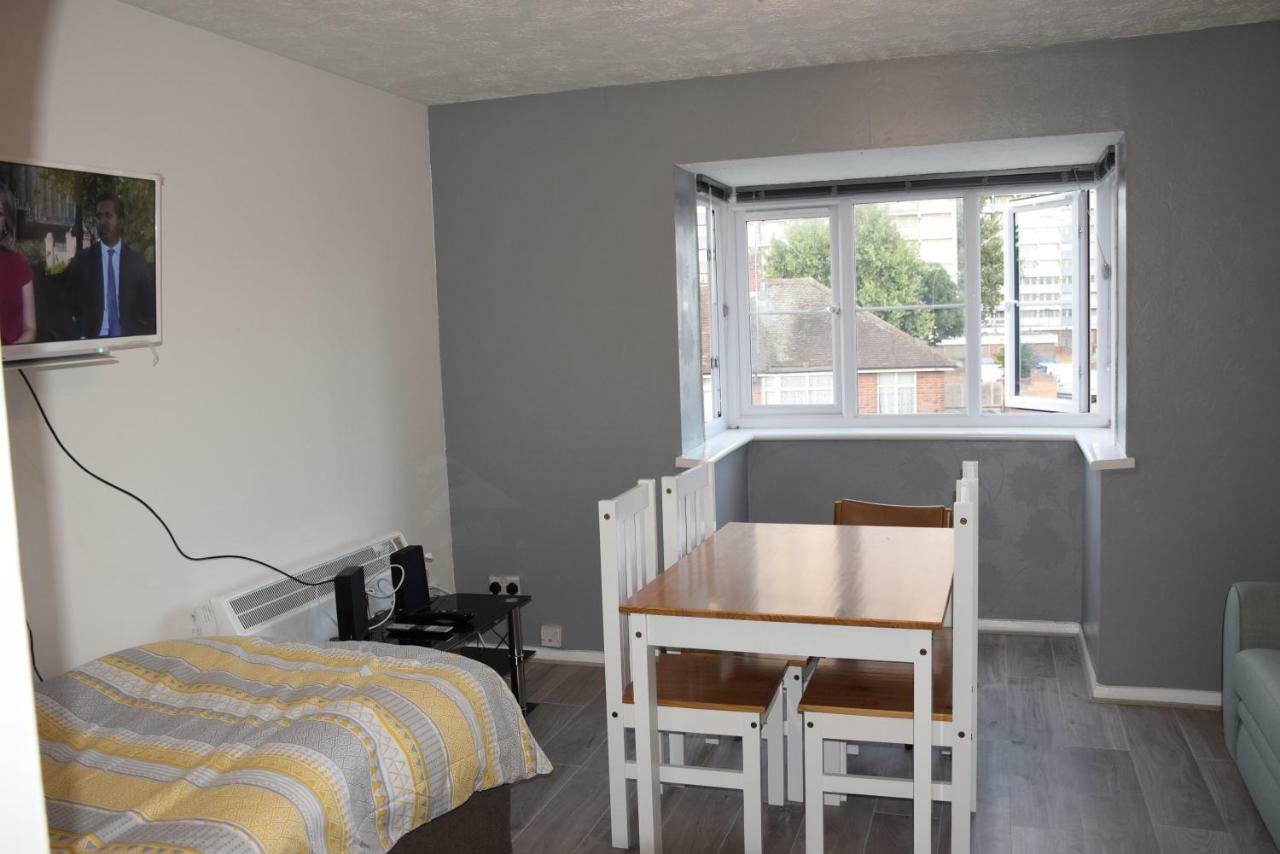 Appartement 1 Bedroom Ponders End