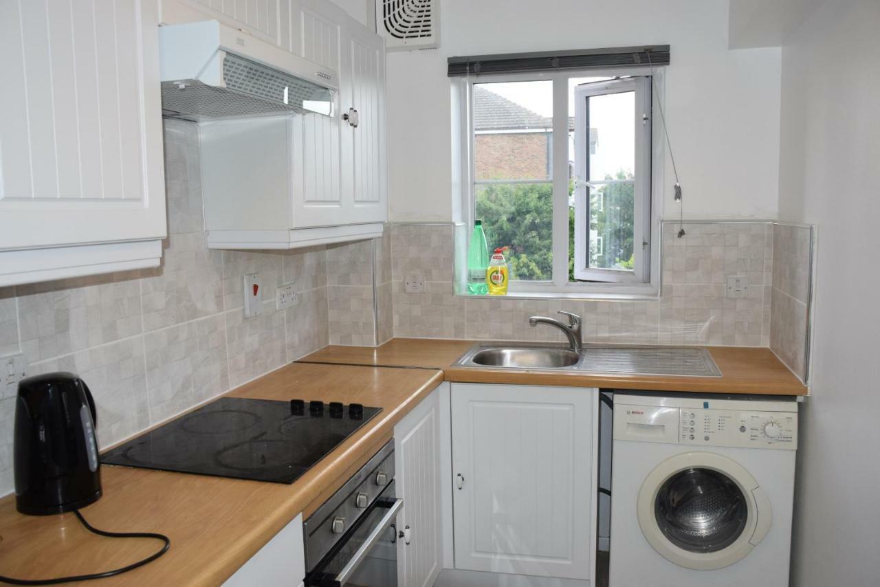 1 Bedroom Ponders End Appartement *