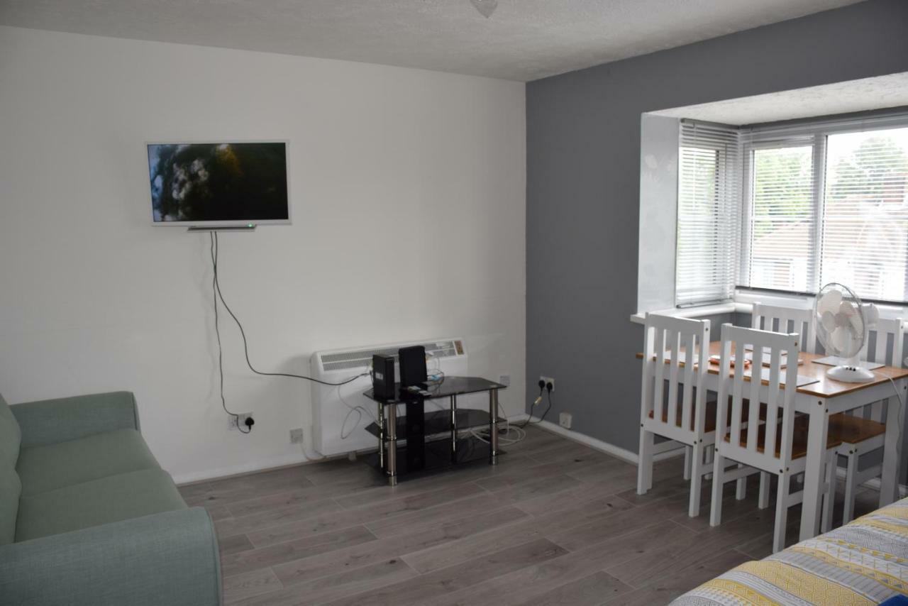 1 Bedroom Ponders End Appartement Londen