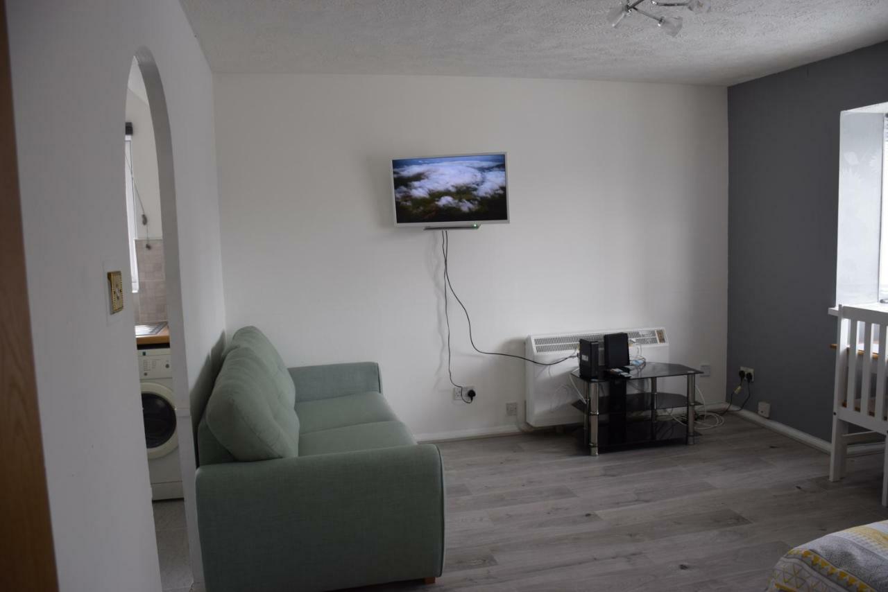 1 Bedroom Ponders End * Londen