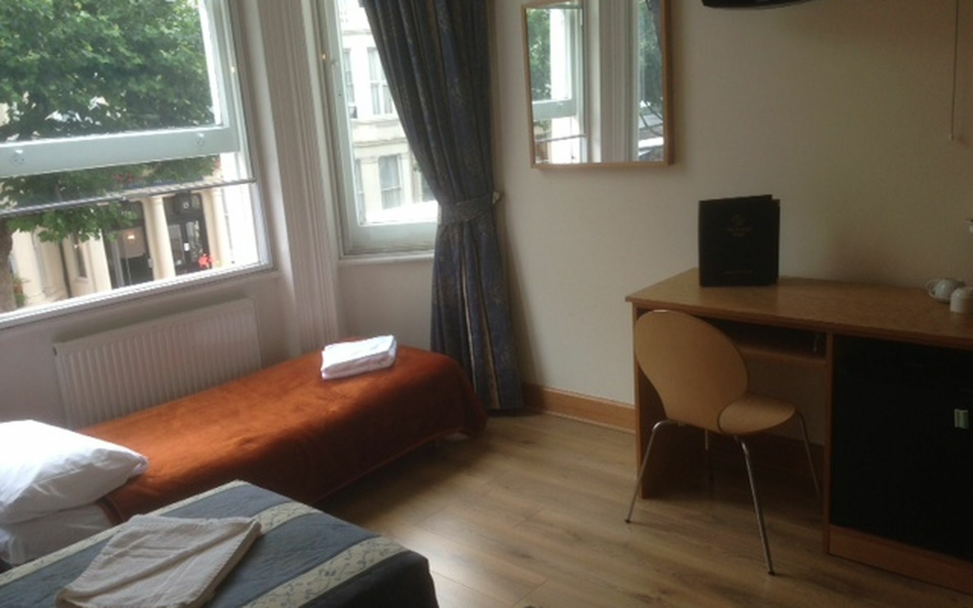 Oxford Hotel 3*