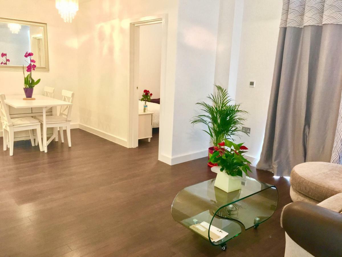 2-bedrooms Apartment, Lounge, Balcony London