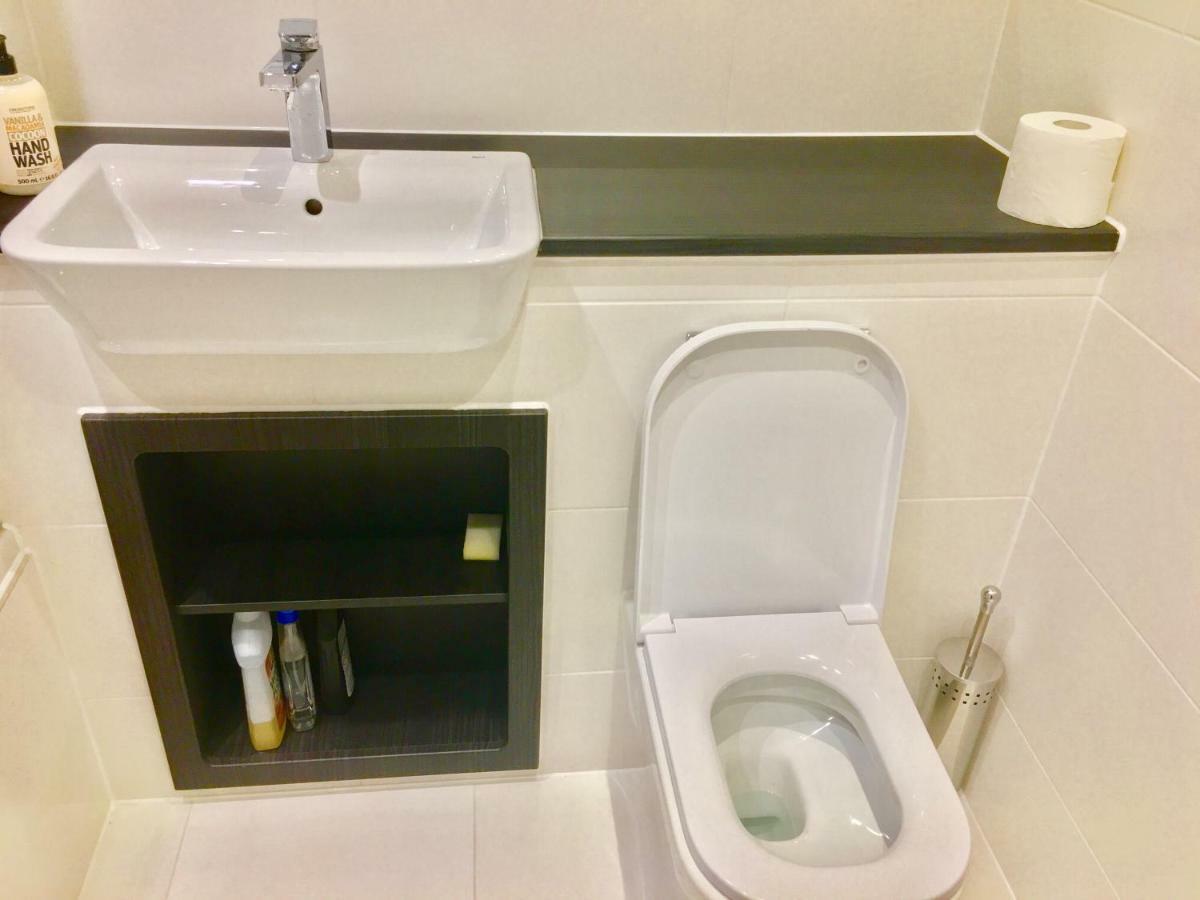 2-bedrooms Apartment, Lounge, Balcony London