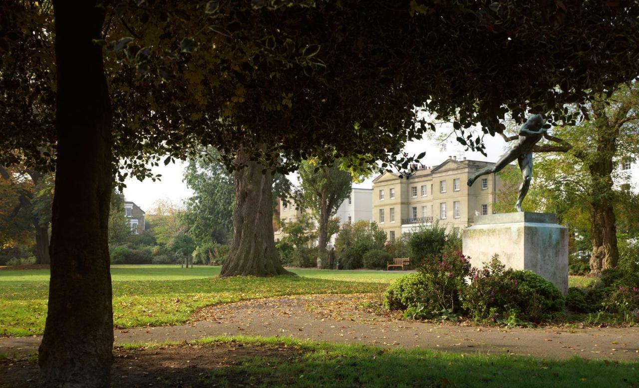 8 Ravenscourt Gardens