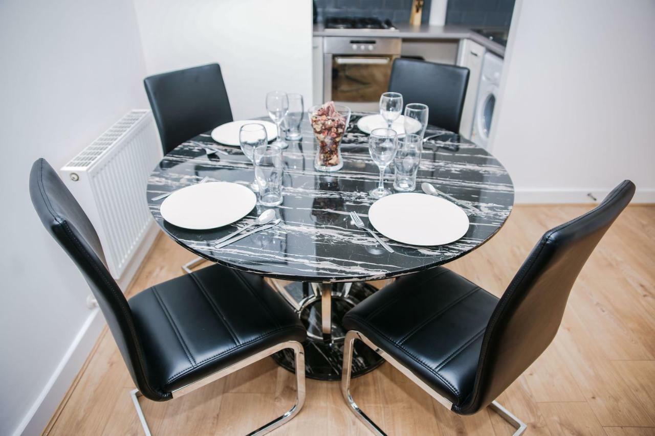 Riverside 2 Bed * London