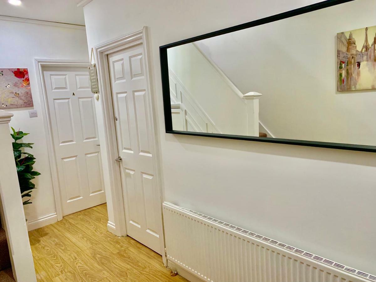 Apartment 2 Bedroom Apartment, Kitchen, Reception&private Garden *
