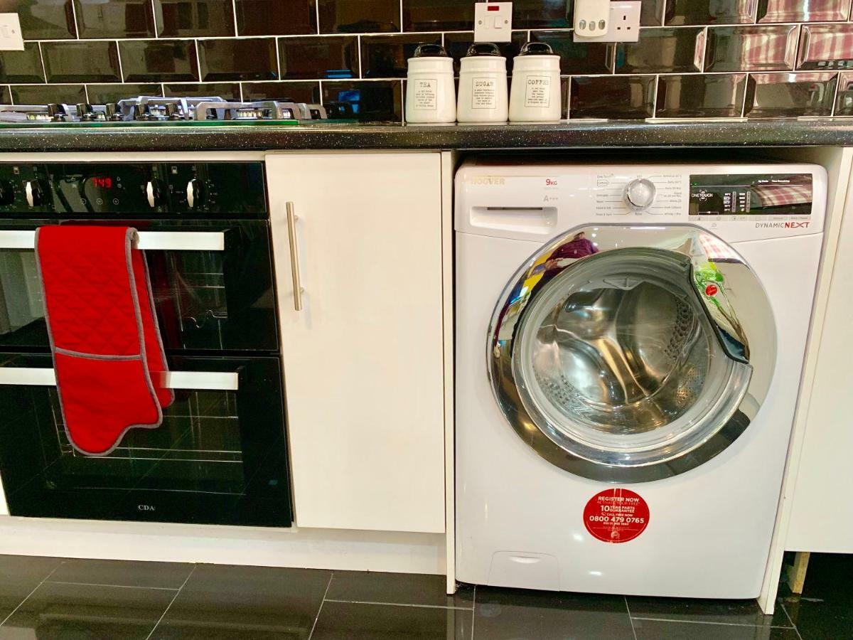 2 Bedroom Apartment, Kitchen, Reception&private Garden Apartment *