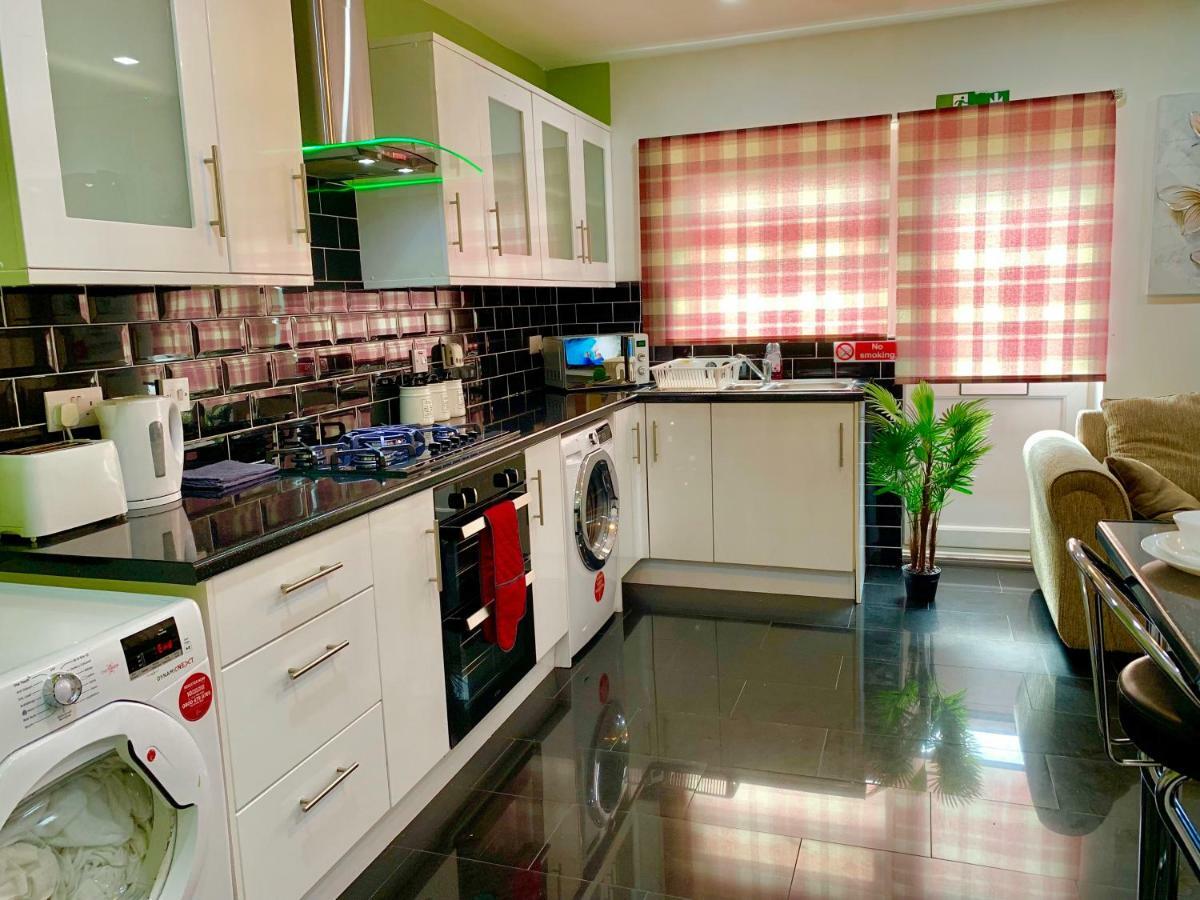2 Bedroom Apartment, Kitchen, Reception&private Garden Apartment