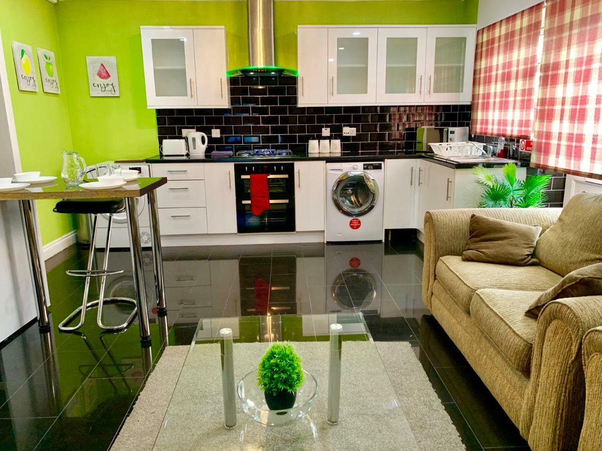 2 Bedroom Apartment, Kitchen, Reception&private Garden