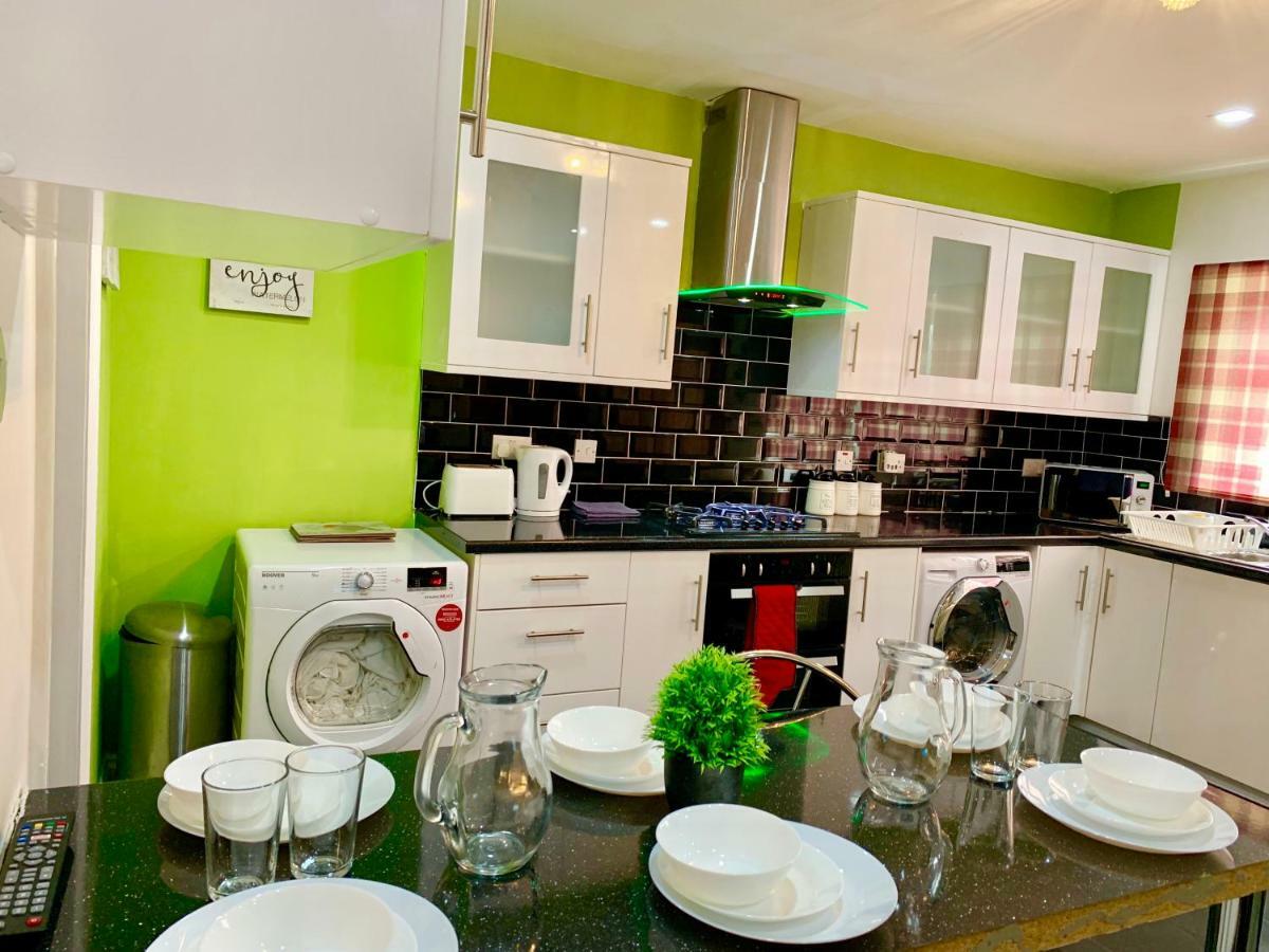 2 Bedroom Apartment, Kitchen, Reception&private Garden *