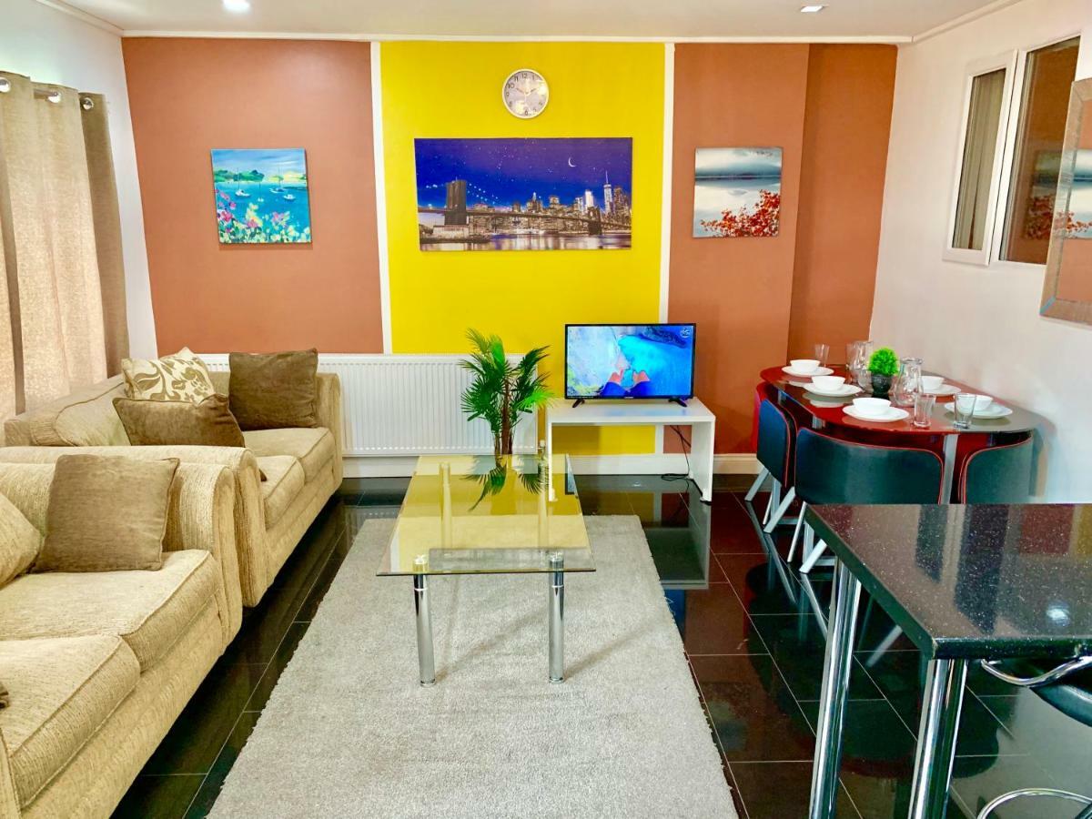 2 Bedroom Apartment, Kitchen, Reception&private Garden Apartment *