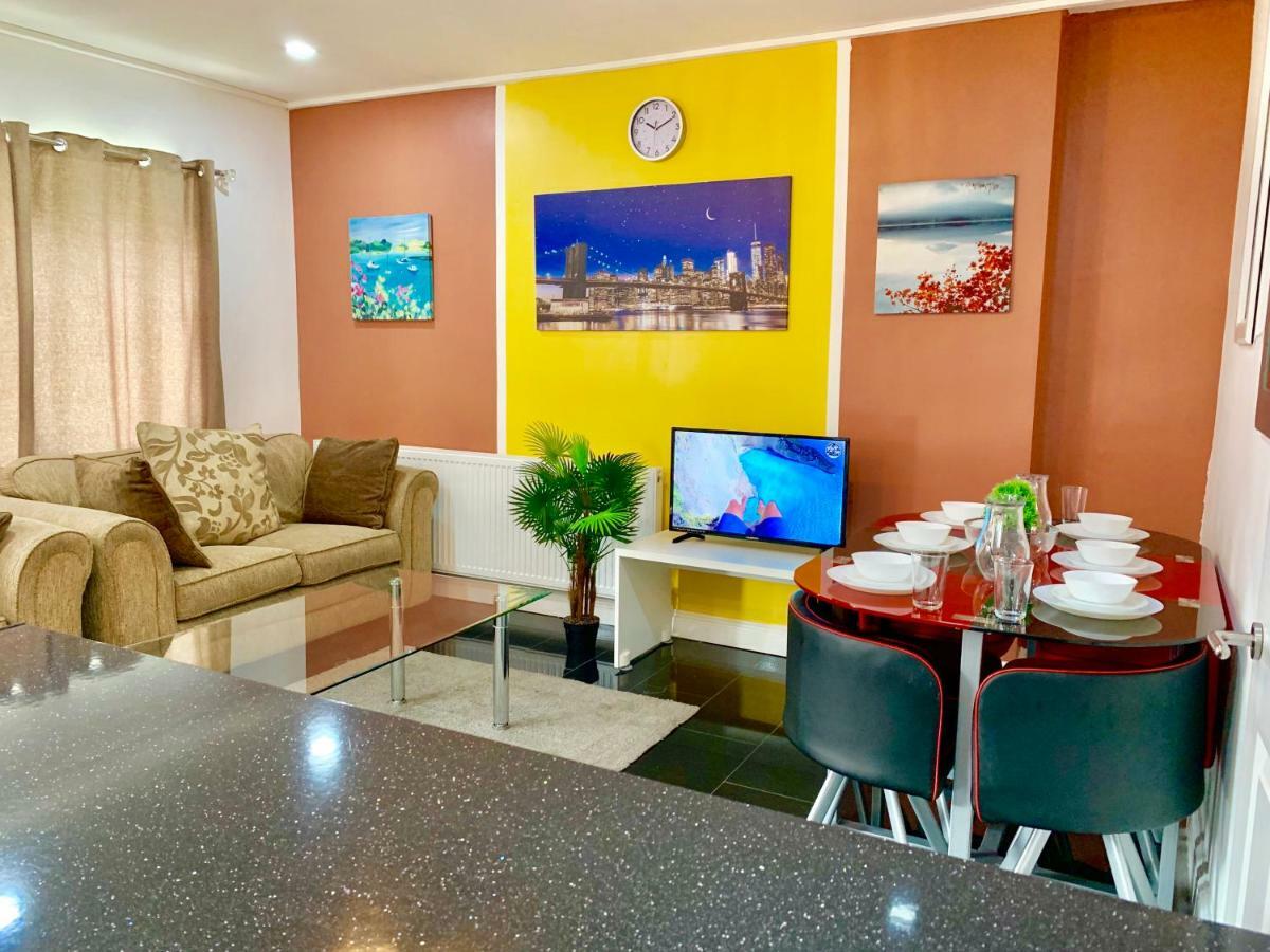2 Bedroom Apartment, Kitchen, Reception&private Garden *