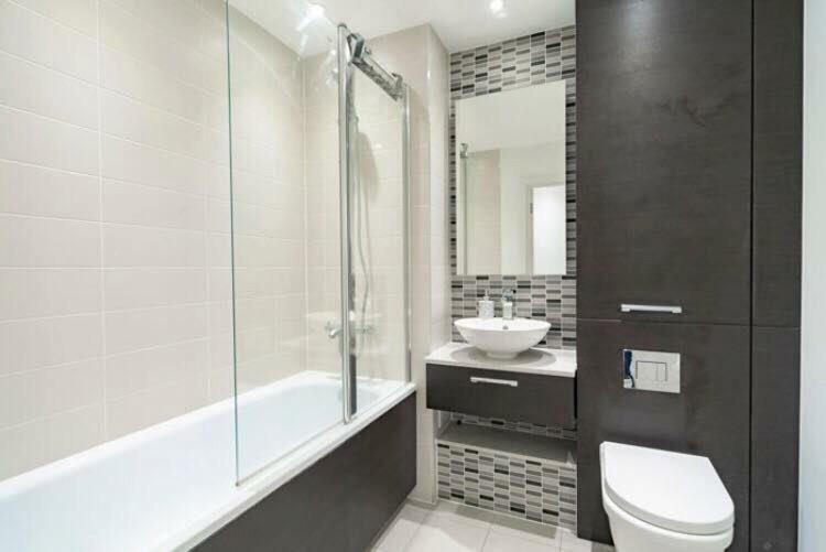 With Private Bathroom In A Modern Two Bedroom Two Bathroom Flat Accommodatie bij particulieren *