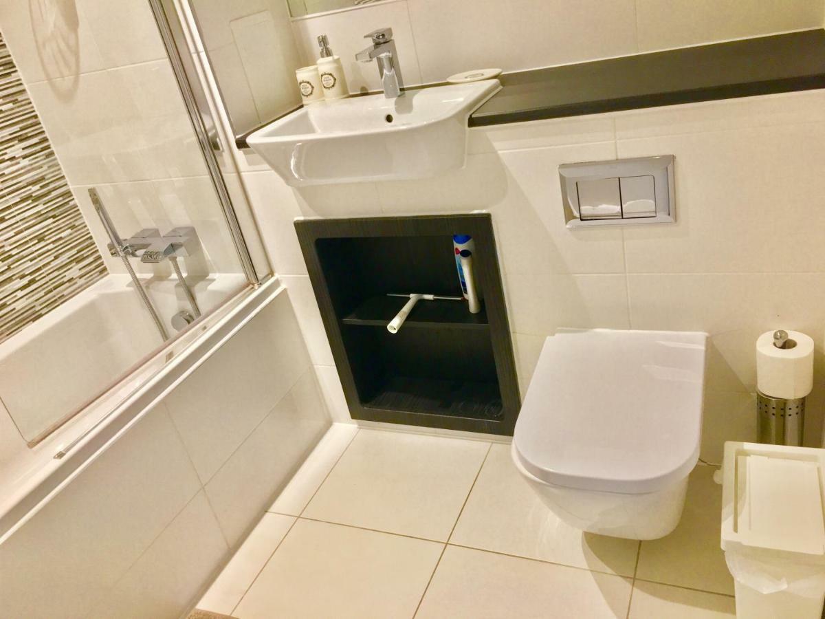 2-bedrooms Apartment, Lounge, Balcony Apartment London