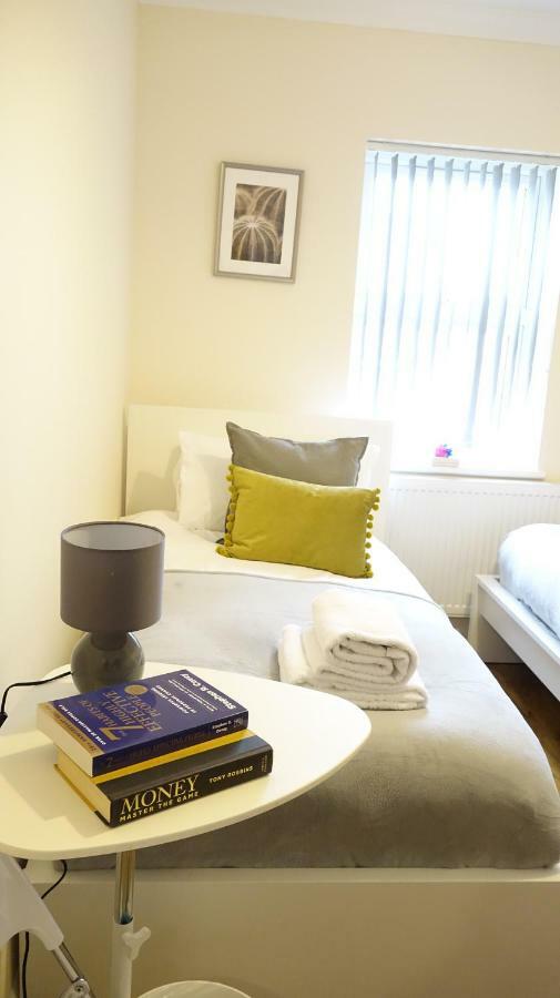 Habitación en casa particular Heathrow Ensuite Rooms- Auto Check In Stanwell