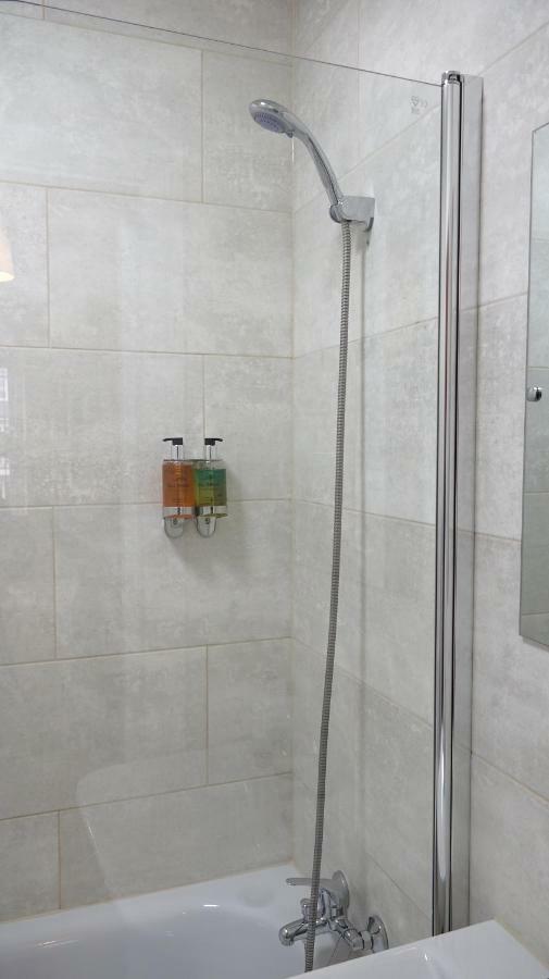 Heathrow Ensuite Rooms- Auto Check In Habitación en casa particular Stanwell